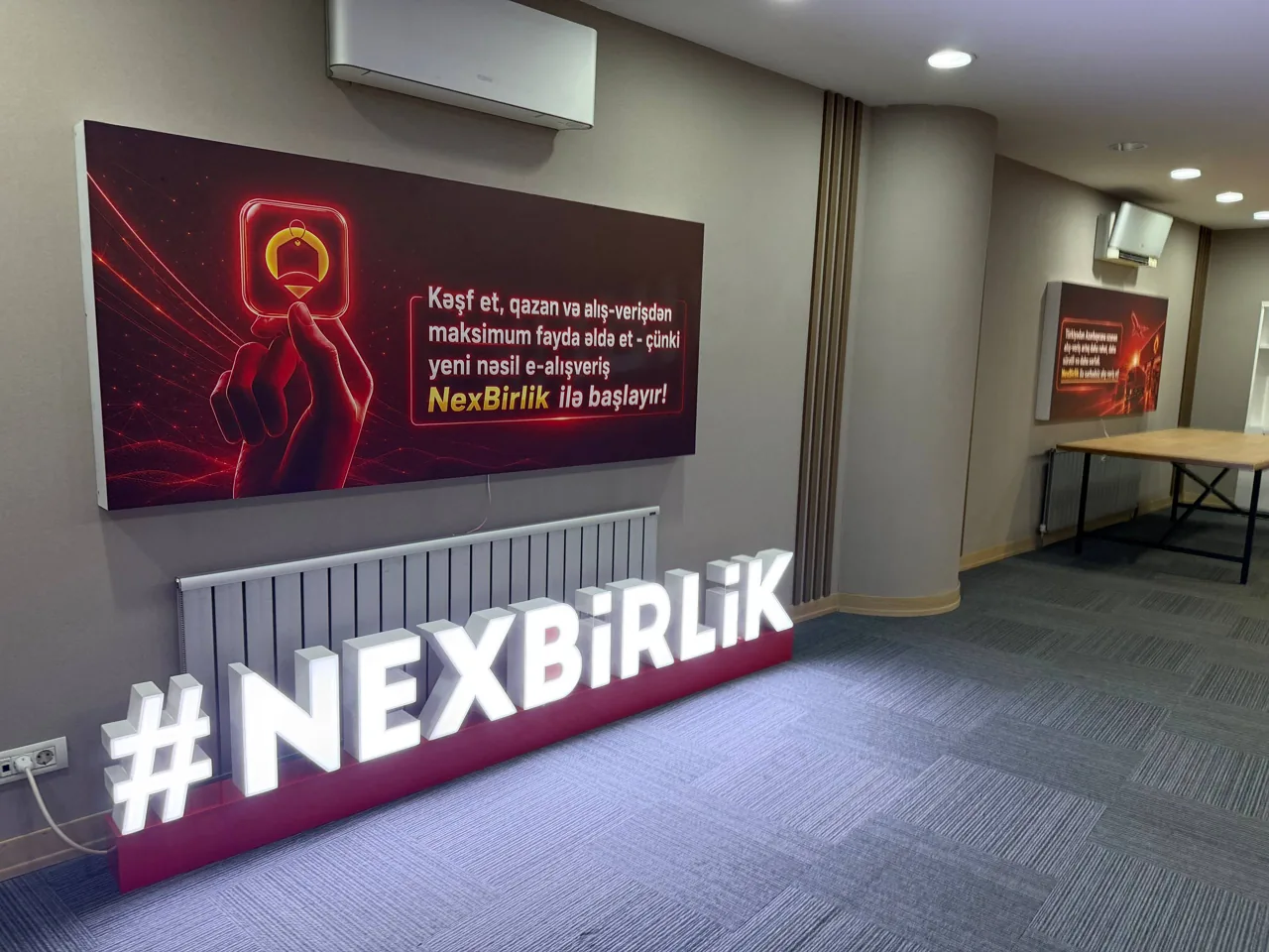 Işıklı NexBirlik yazısının bulunduğu marka duvarı