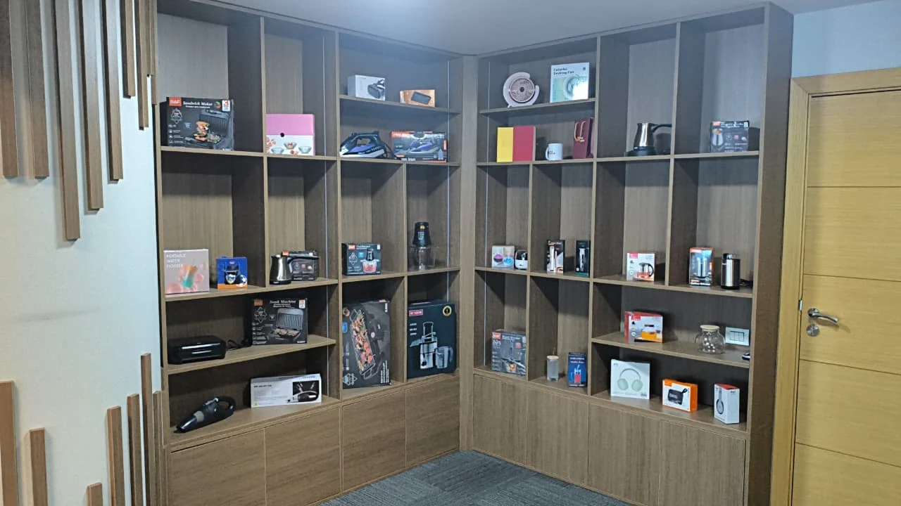 NexBirlik materyallerindeki ürün sergileme rafları