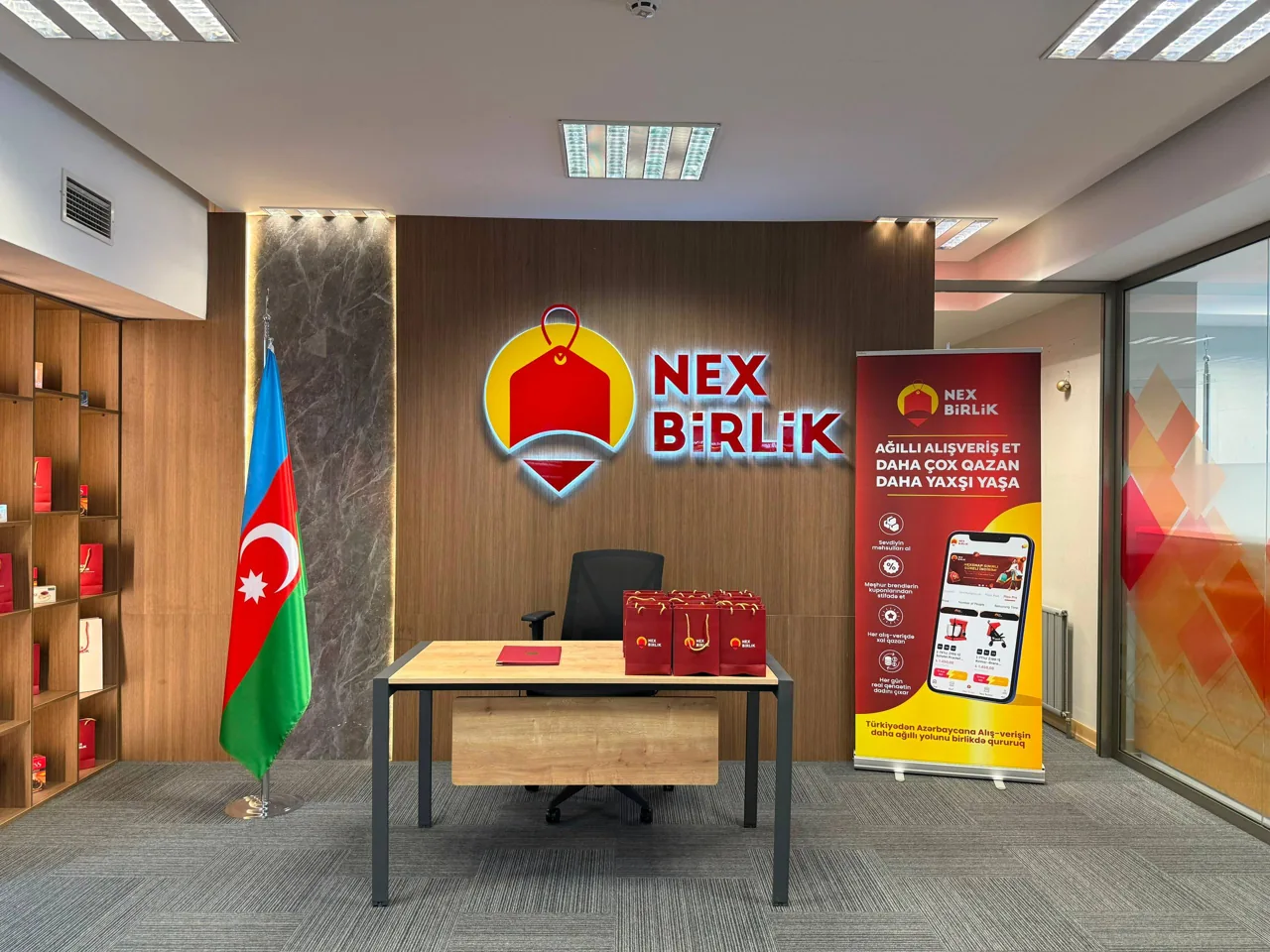 Marka işareti, tanıtım standı ve masa